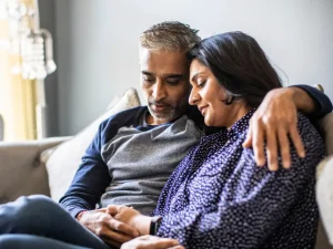 couple resolving conflict yusefpooracademy.com